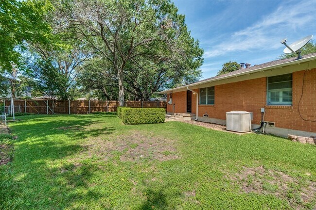 Building Photo - 7232 Syracuse Dr