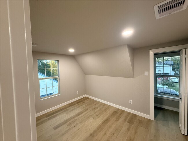 Building Photo - 5238 Pease St