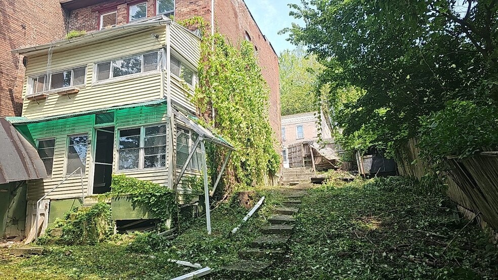 Building Photo - 201 10th St