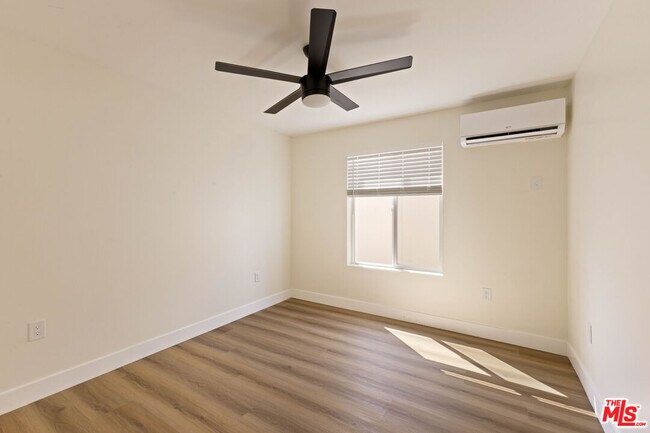 Building Photo - 340 S Ave 56