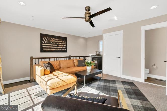 Building Photo - 3613 Fleet St