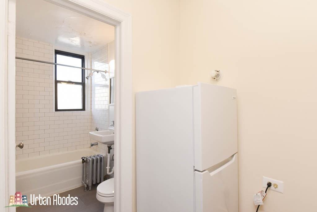 Building Photo - 3314 W Diversey Ave