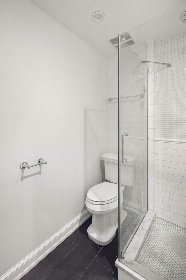 Building Photo - 49 W 16th St