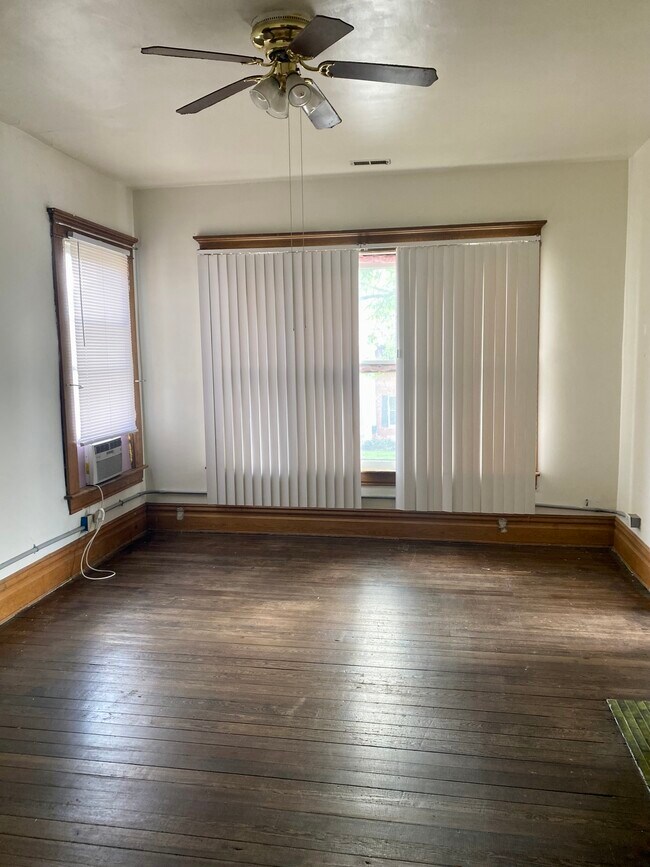 Building Photo - 1555 5th Ave