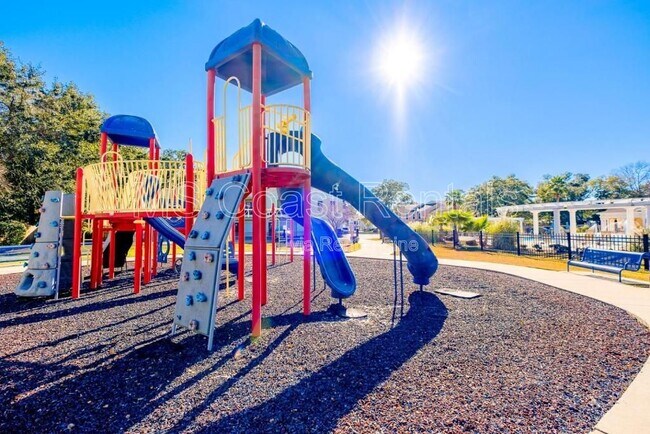 Building Photo - 2252 Beach Dr