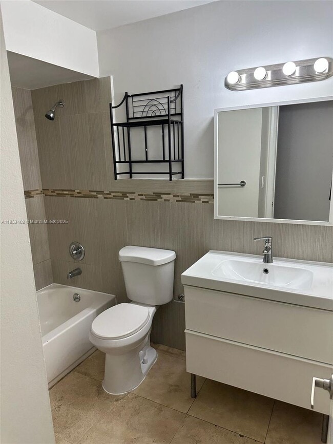 Building Photo - 20605 NE 9th Ct