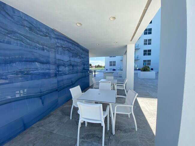 Building Photo - 3450 S Ocean Blvd