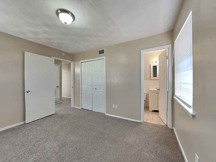 Building Photo - 2925 Caribbean Dr