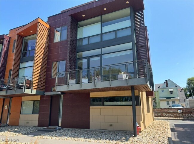 Primary Photo - 1901 E 119th St