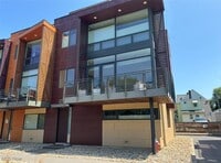 Building Photo - 1901 E 119th St