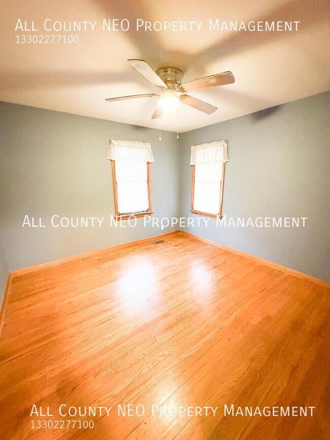 Building Photo - 106 Selden Ave