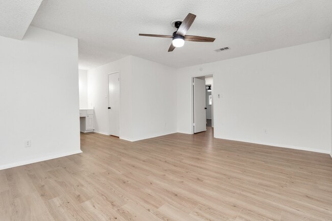 Building Photo - 1365 Country Pl Dr