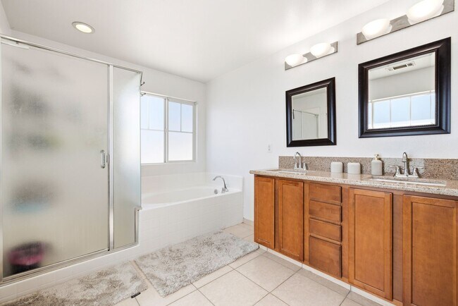 Building Photo - 4 bedrooms / 3 bathroom OPEN floor plan HOUSE for rent in LANCASTER