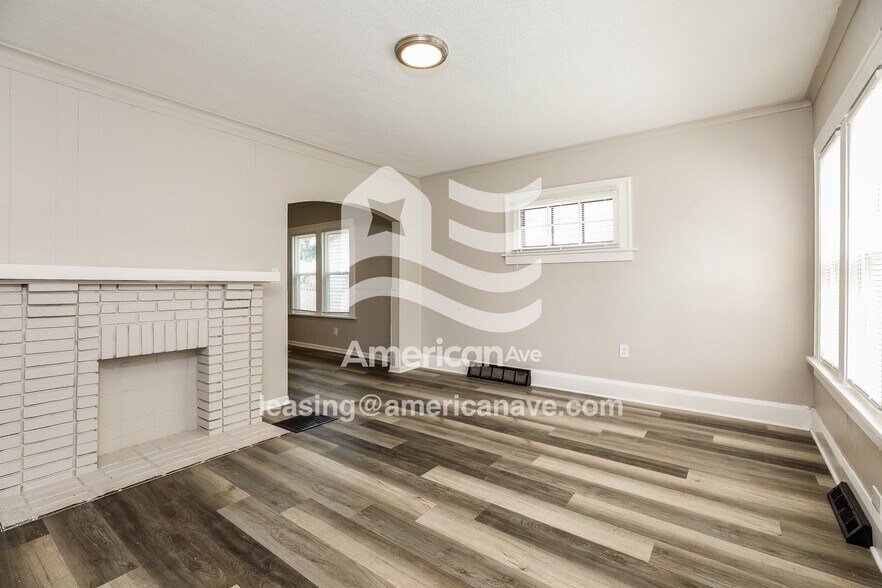 Building Photo - 1734 Brussels St