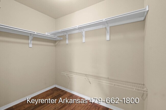 Building Photo - Move-In Ready 4 Bedroom with Gorgeous Natural Light & Spacious Yard in Centerton