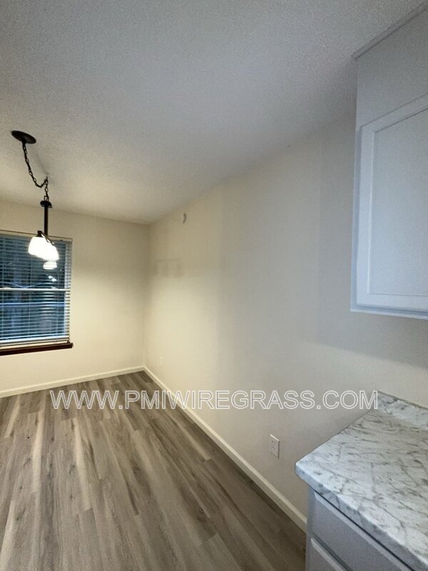 Building Photo - 214 Brookside Ln
