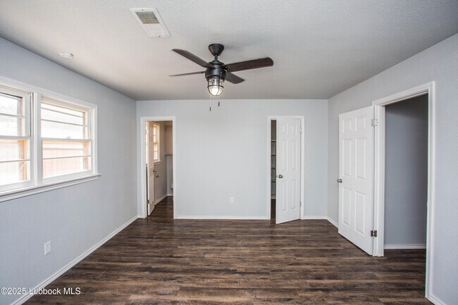 Building Photo - 6803 Avenue W