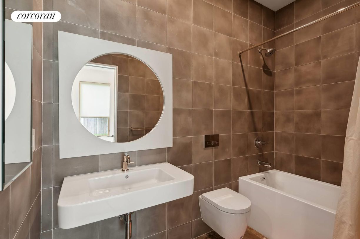 Building Photo - 47 Accabonac Rd