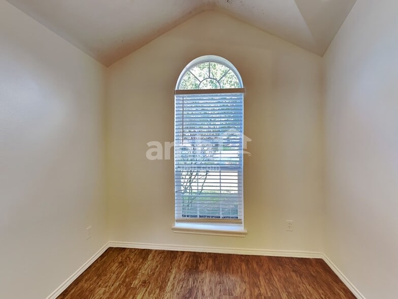 Building Photo - 18413 Sunrise Oaks Ct