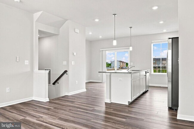 Building Photo - 417 Seeback Dr
