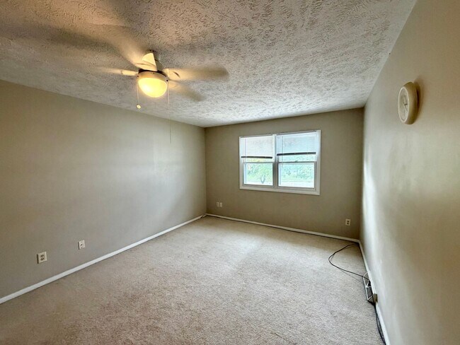Building Photo - 704 Arcadia Dr
