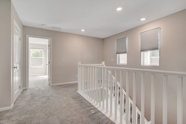 Building Photo - Gorgeous 4 Bedroom, 2 Story Home in SW/Mou...