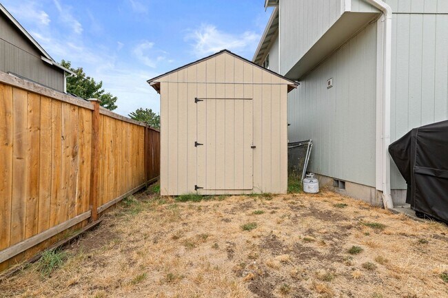 Building Photo - 16640 Rainier View Dr SE
