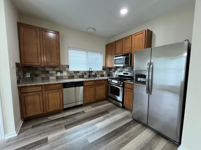 Building Photo - 20702 Settlers Lake Cir N