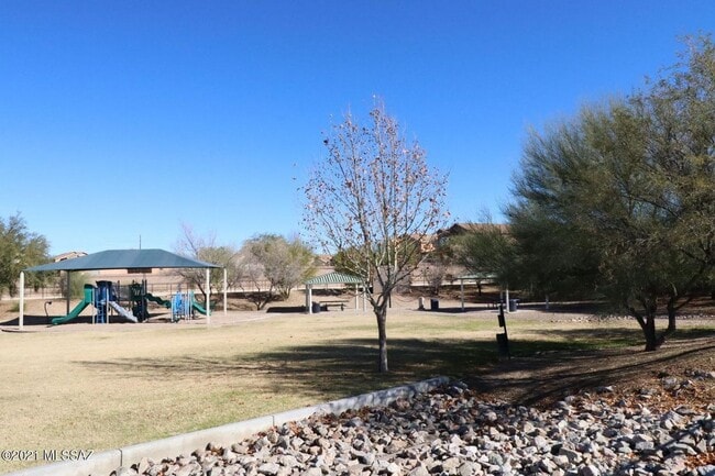 Building Photo - Beautiful 3Bed & 2Bath w/ Den, near Davis Monthan, Vail school district