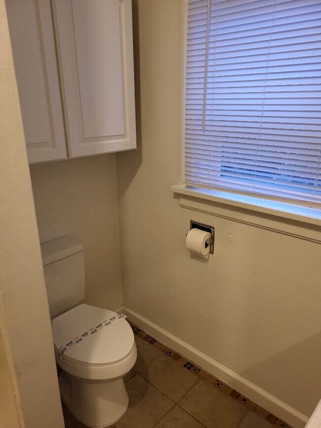 Building Photo - 1/2 off 1st Month's Rent - Charming Vintage Three Bedroom In Camas