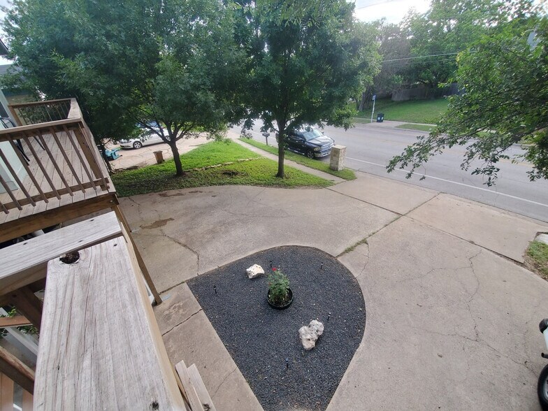 Building Photo - 2501 Parker Ln