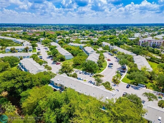 Building Photo - 7813 Sanibel Dr