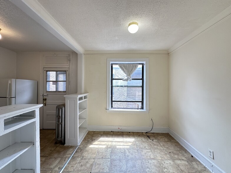 Building Photo - 2332 N Spaulding Ave