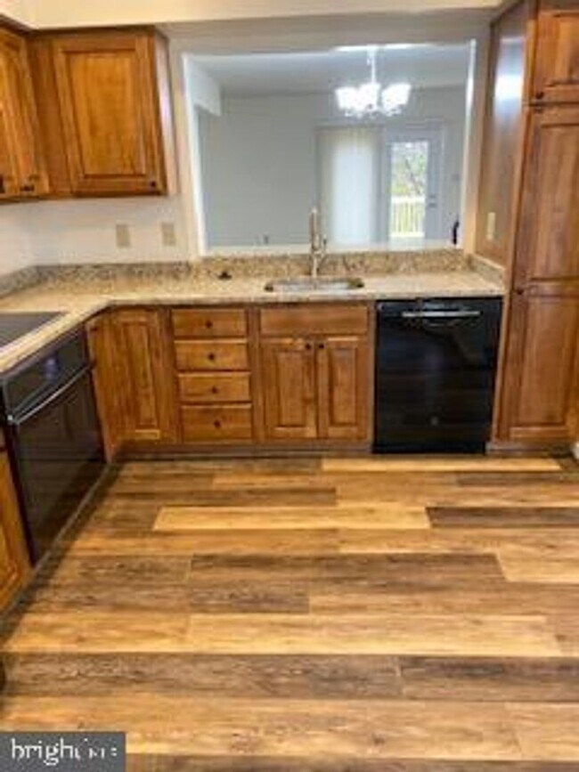 Building Photo - 15653 Montview Dr