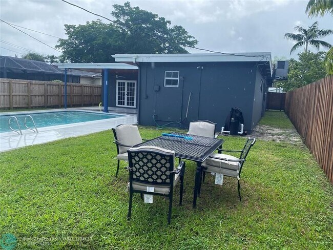 Building Photo - 4115 Madison St