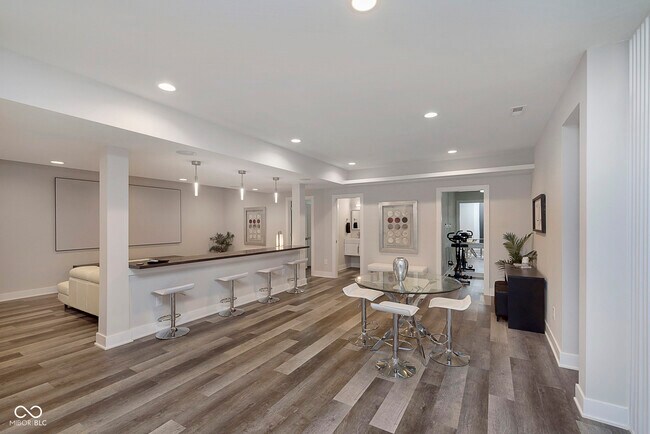 Building Photo - 429 W 86th St