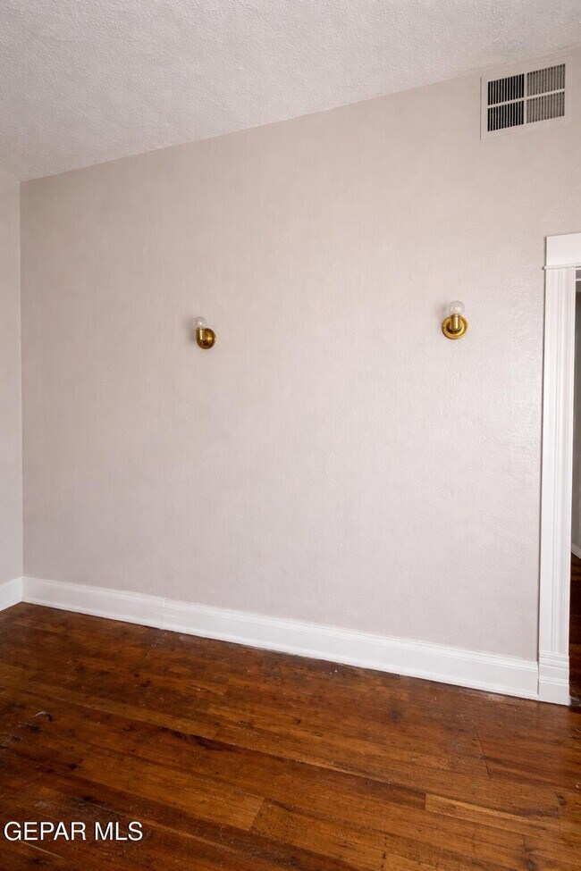 Building Photo - 1114 N El Paso St