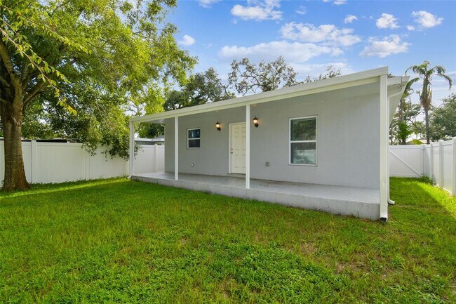 Building Photo - 6817 N Sterling Ave