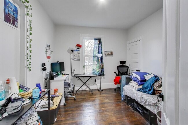 Building Photo - 65 Lambert Ave