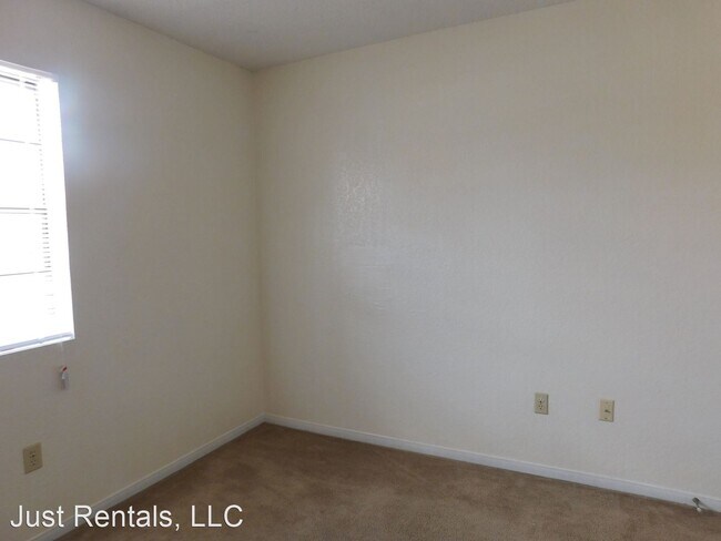 Building Photo - 306 North Dr