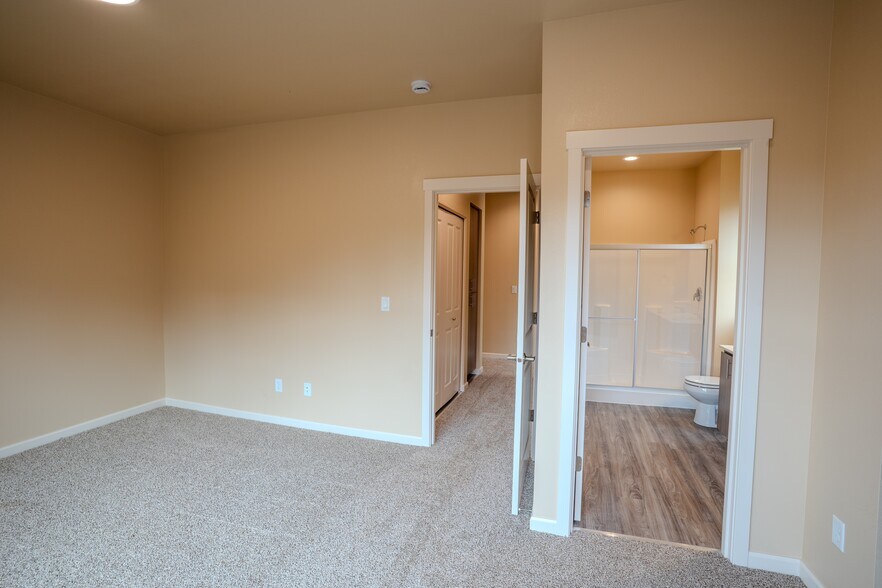 Building Photo - 5787 Joynak St S