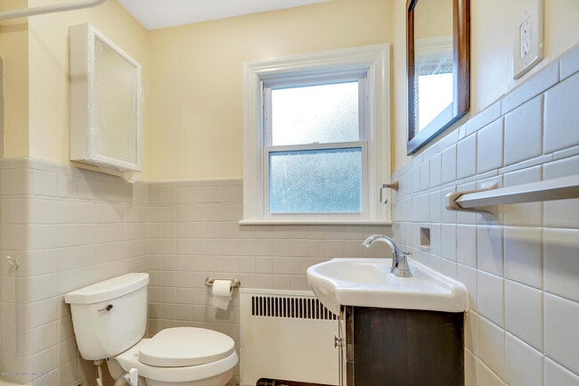 Building Photo - 407 Redmond Ave