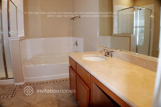 Building Photo - 9224 Lenox Dr