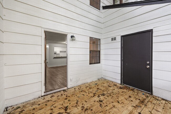 Building Photo - 648 Valley Crest Dr