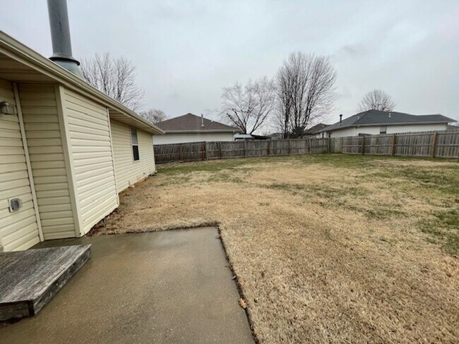 Building Photo - This All Brick home is Located in Orchard Crest West!