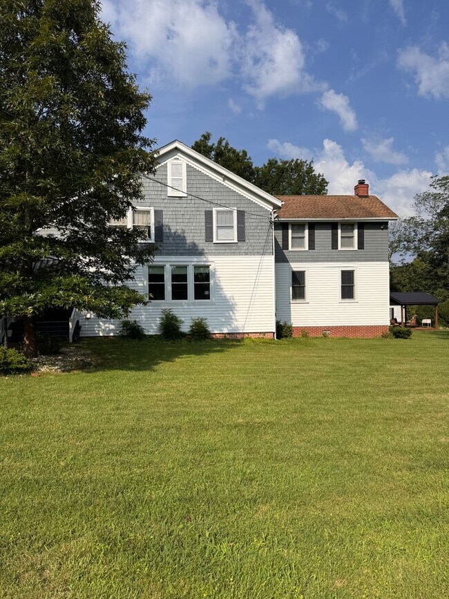Building Photo - 4 Bedroom || 3 Bathroom Home on 2 Acres