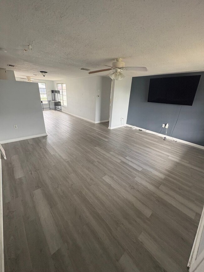 Building Photo - 7827 Monarda Dr