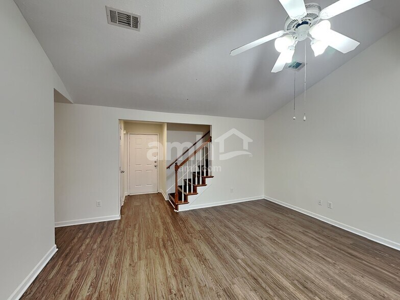 Building Photo - 1883 Portview Dr