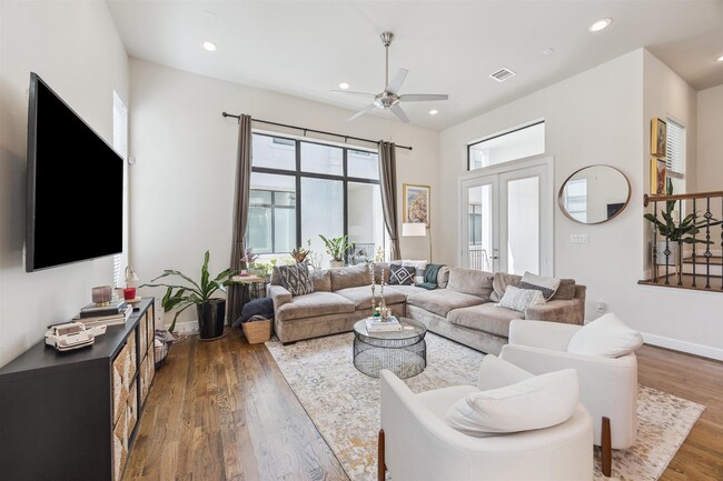 Building Photo - 5729 Larkin St