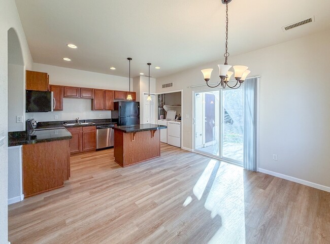 Building Photo - 12738 Jasmine Ct